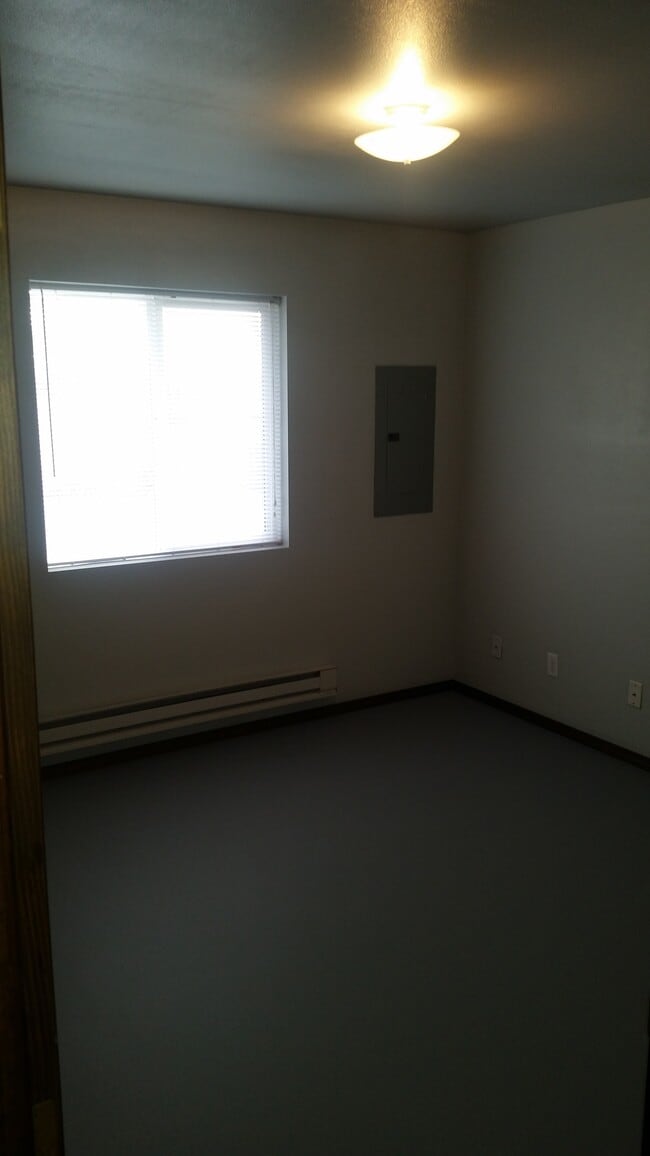 BR 1 - 830B South 11th Avenue