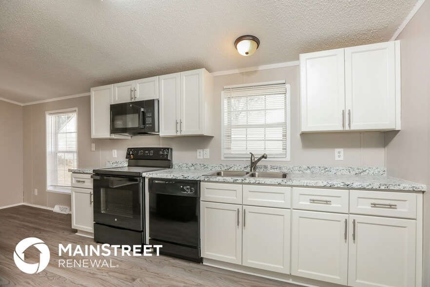 Building Photo - 615 N Hardee St