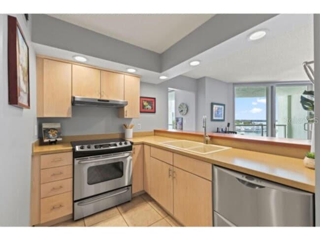 Building Photo - 1111 N Gulfstream Ave