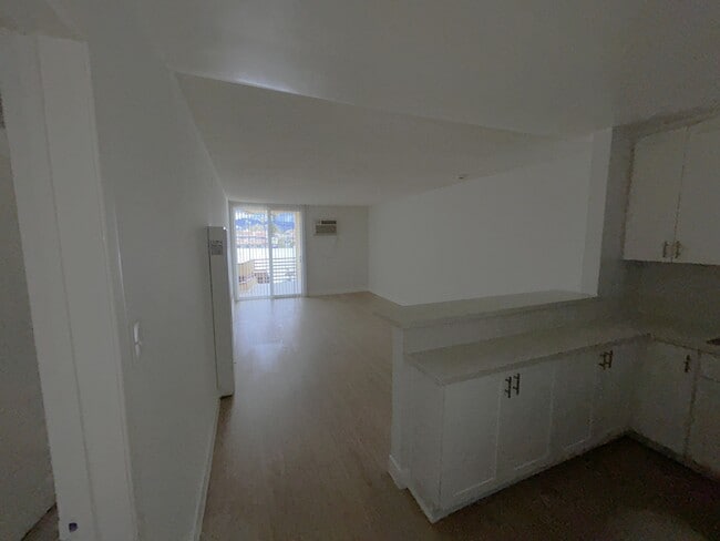 Building Photo - 327 Normandie Ave
