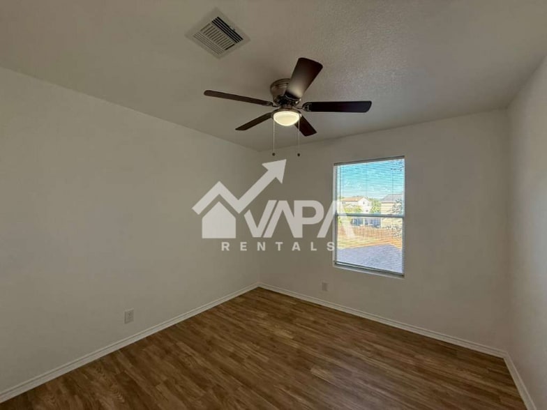 Building Photo - 9902 Hawksbill Peak