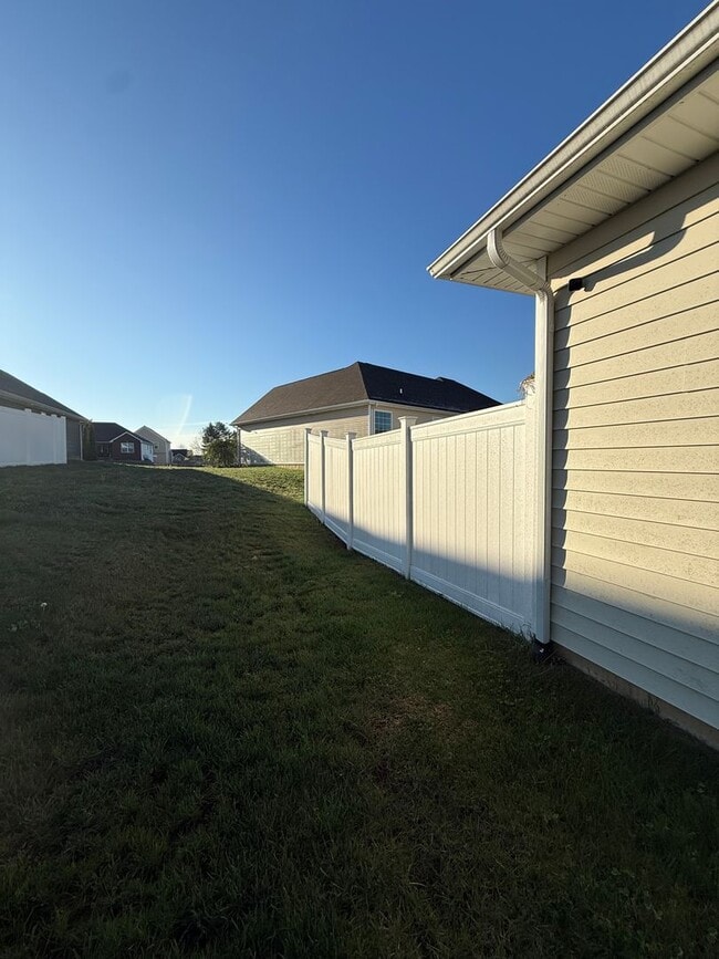 Building Photo - 128 Aiden Ln