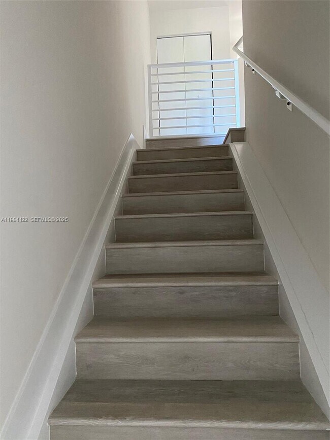 Building Photo - 2561 NE 193rd St