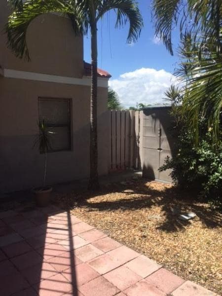 Building Photo - 4075 Village Dr