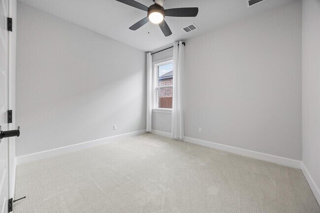 Building Photo - 114 Nandina Path