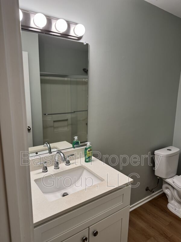 Building Photo - 1739 River Front Dr