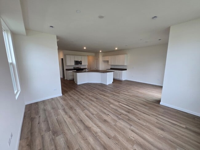 Building Photo - 5931 Hawkweed Dr