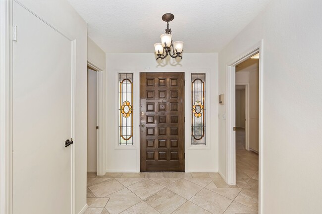 Building Photo - Gorgeous 2 bedroom, 2 bath in the hills ab...