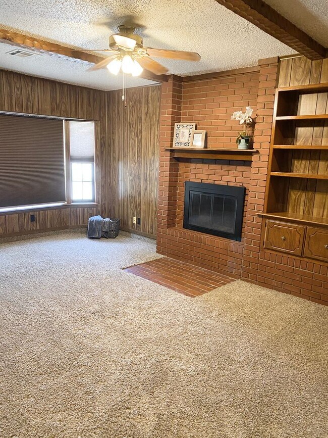 Building Photo - COMING SOON!! Darling Edmond Rental!