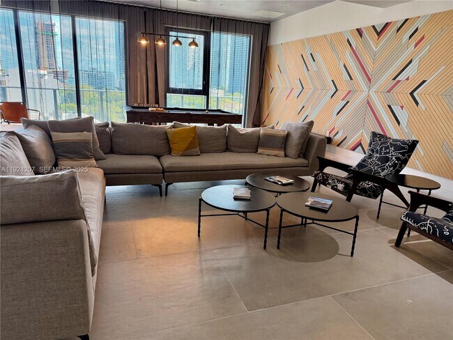 Building Photo - 121 NE 34th St