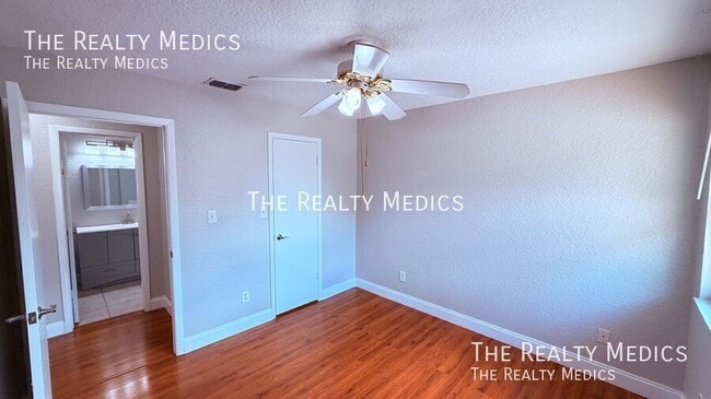 Building Photo - 3640 S St Lucie Dr