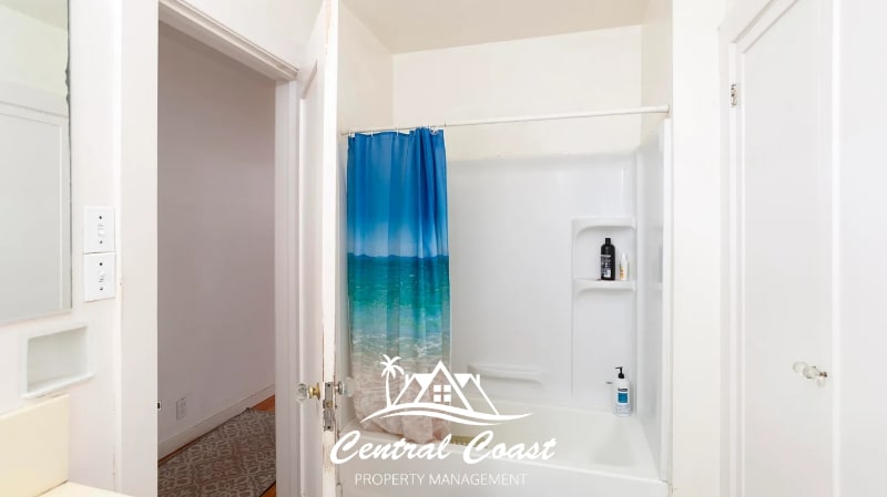 Building Photo - 0 E Cook St