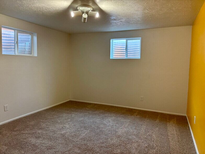 Building Photo - 763 S Sunset Dr