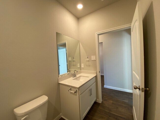 Building Photo - 154 Solitude Dr