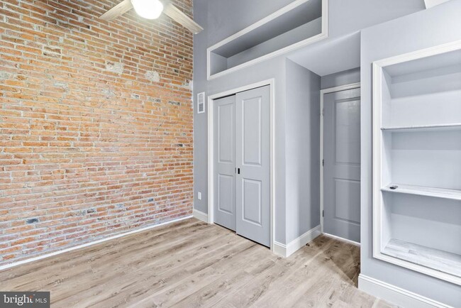Building Photo - 418 S 15th St