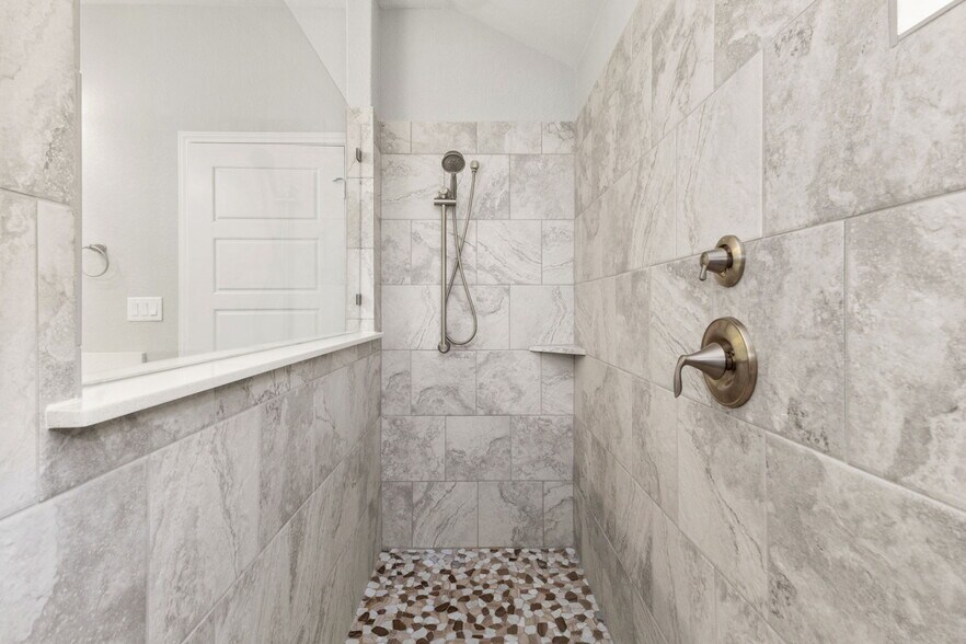 Building Photo - 2255 Oak Run Pky
