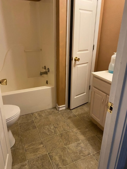 Building Photo - 34506 White Oak Dr