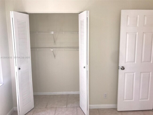 Building Photo - 6796 Palmetto Cir S