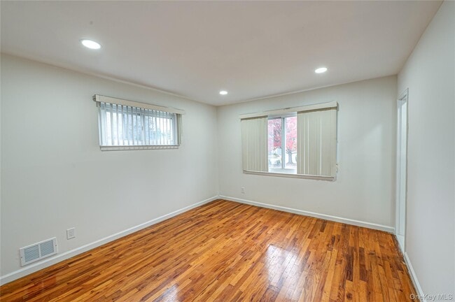 Building Photo - 10 Gerhard Rd