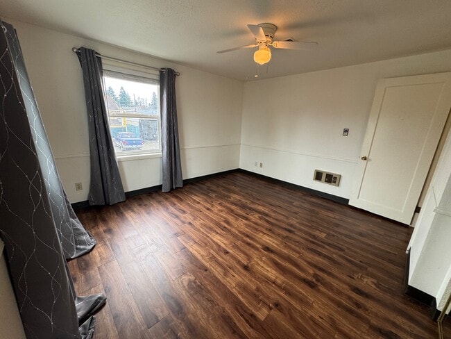 Building Photo - 4924 N Pearl St