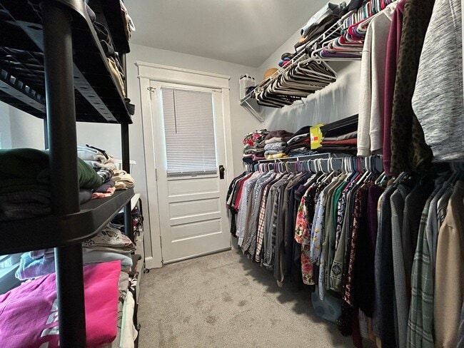 Building Photo - 4 bedroom 2.5 Bath Home in Emmaus