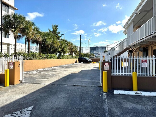 Building Photo - 1837 NW 17th Ave