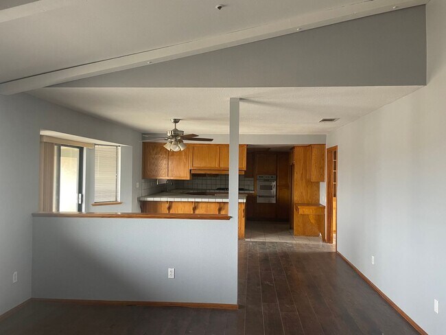 Building Photo - APPLE VALLEY DESERT KNOLLS 4 BDRM 3BTH 2483 SQFT