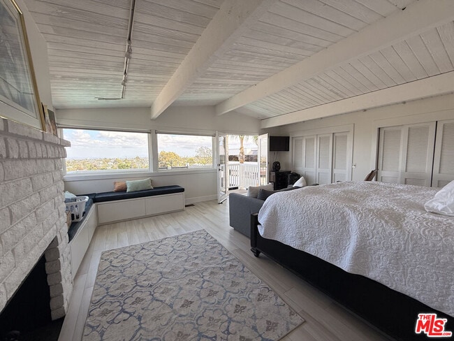 Building Photo - 200 Larsson St