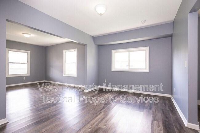 Building Photo - 3484 W 60th St