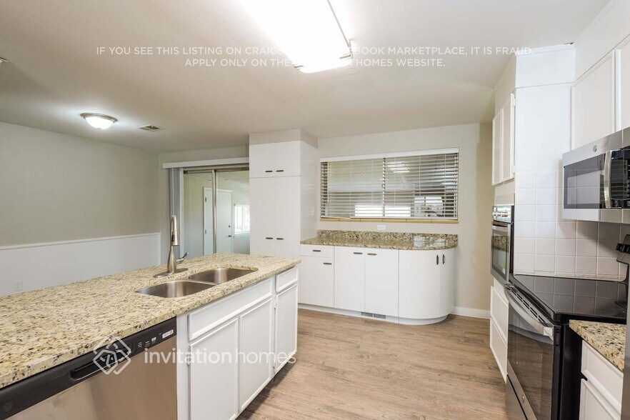 Building Photo - 641 E Geddes Ave