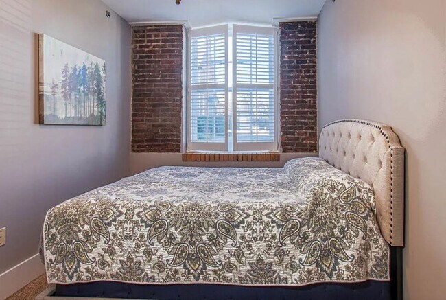 Building Photo - Knoxville 37917 - 1 bedroom 1 bath condo -...