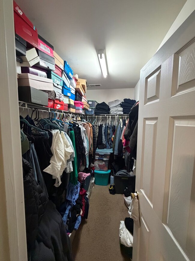 Building Photo - 3 Bdrm/2.5 Bth Home Located Close to I-95