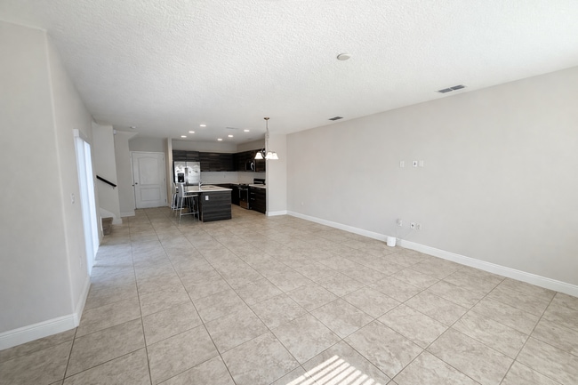 Building Photo - Spacious 3-Bedroom Townhouse Oasis in Haines City – Your Perfect Retreat!