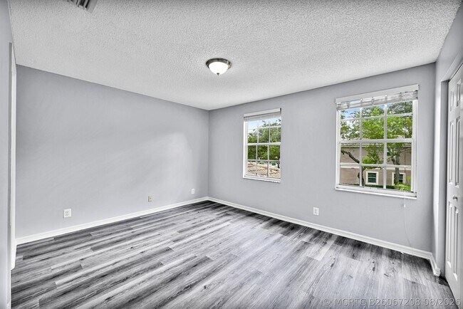 Building Photo - 8658 S Southgate Shores Cir