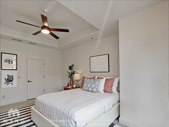 Building Photo - 828 S Columbia Dr