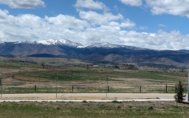 Building Photo - Just reduced $2295! LOVELY 2 BED/2.5 BATH Great location near Boulder!