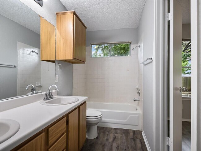 Building Photo - 1411 Hollow Tree Blvd