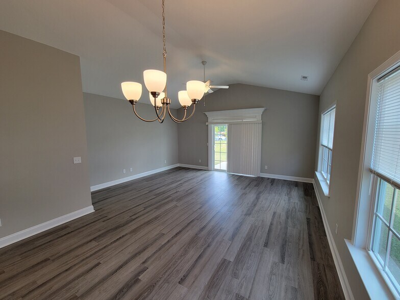 Building Photo - 764 Hobonny Loop