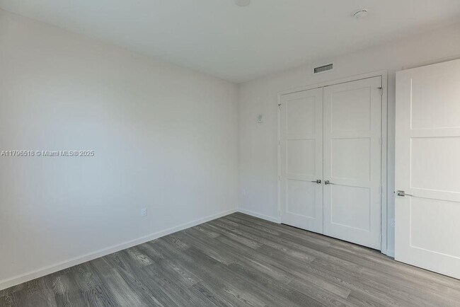 Building Photo - 4810 N Hwy A1A