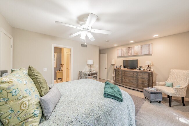 Building Photo - Coming Soon! Spacious 3 Bed, 2 Bath Duplex in the Heart of Overton West