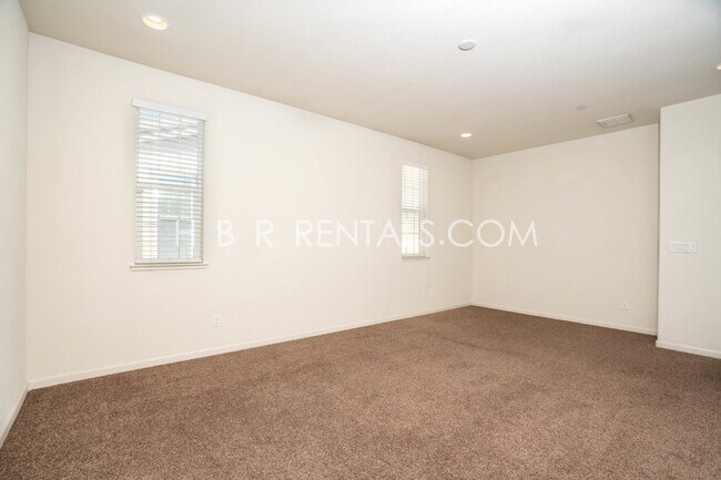 Building Photo - Spacious 4-Bedroom with Granite Finishes in Tracy – Your Dream Home Awaits!