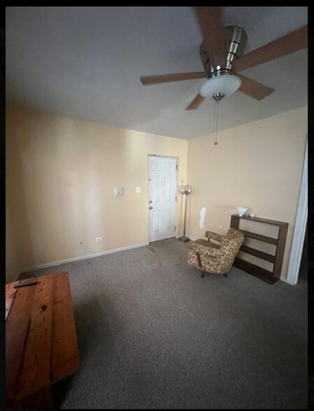 Building Photo - 821 N Hermitage Ave