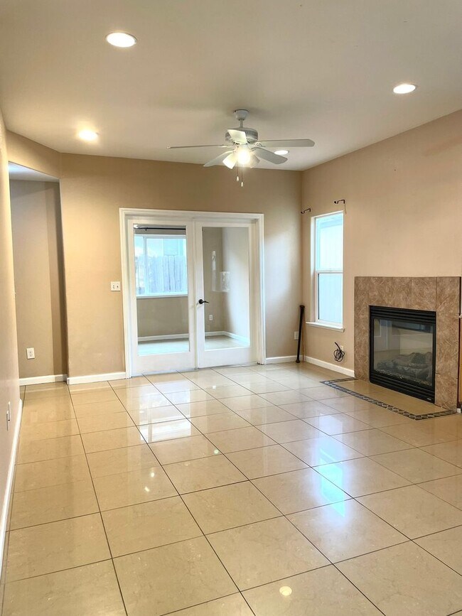 Building Photo - Half off 1st month's rent