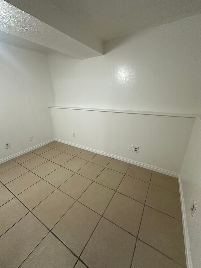 Building Photo - Beautiful 4-Bedroom, 2-Bath Home with Classic Layout and Large Yard