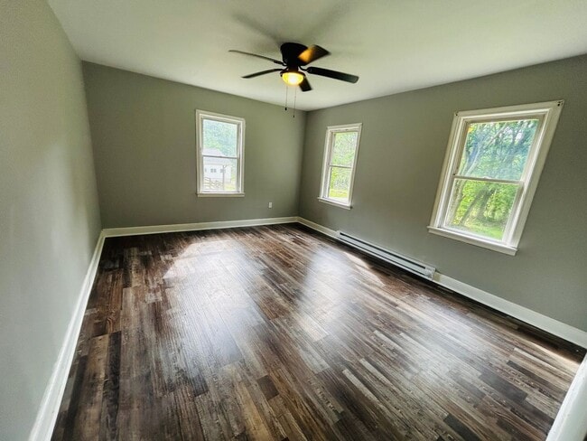 Building Photo - Cute 3 bedroom house located in East Stroudsburg Borough!