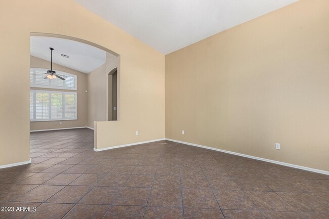 Building Photo - 295 W Goldfinch Way