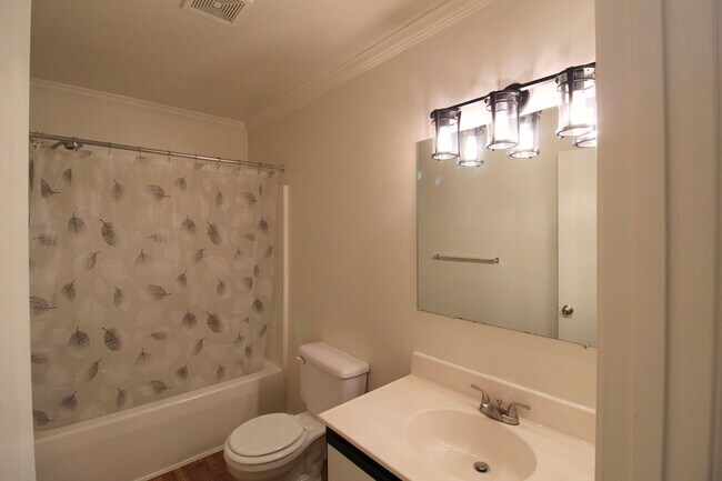Building Photo - 520 Pheasant Run Cir