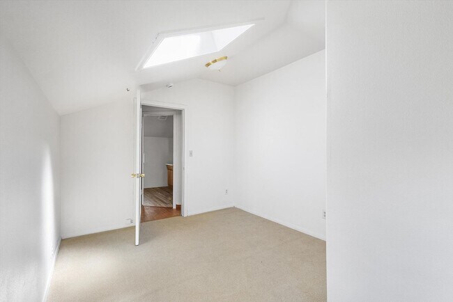 Building Photo - 1431 Linden St