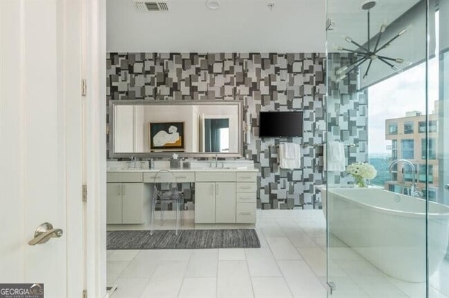 Building Photo - 1065 Peachtree St NE