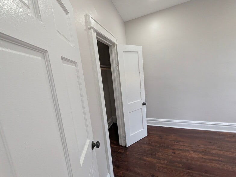 Building Photo - 295 Avenue B